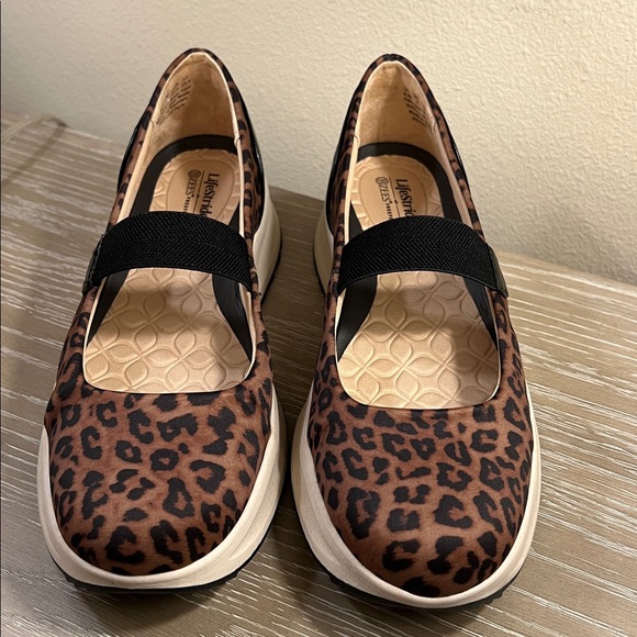 NIB, StrideRite Reflection Round Toe Mary Jane
Comfort Sneakers - Picture 2 of 10